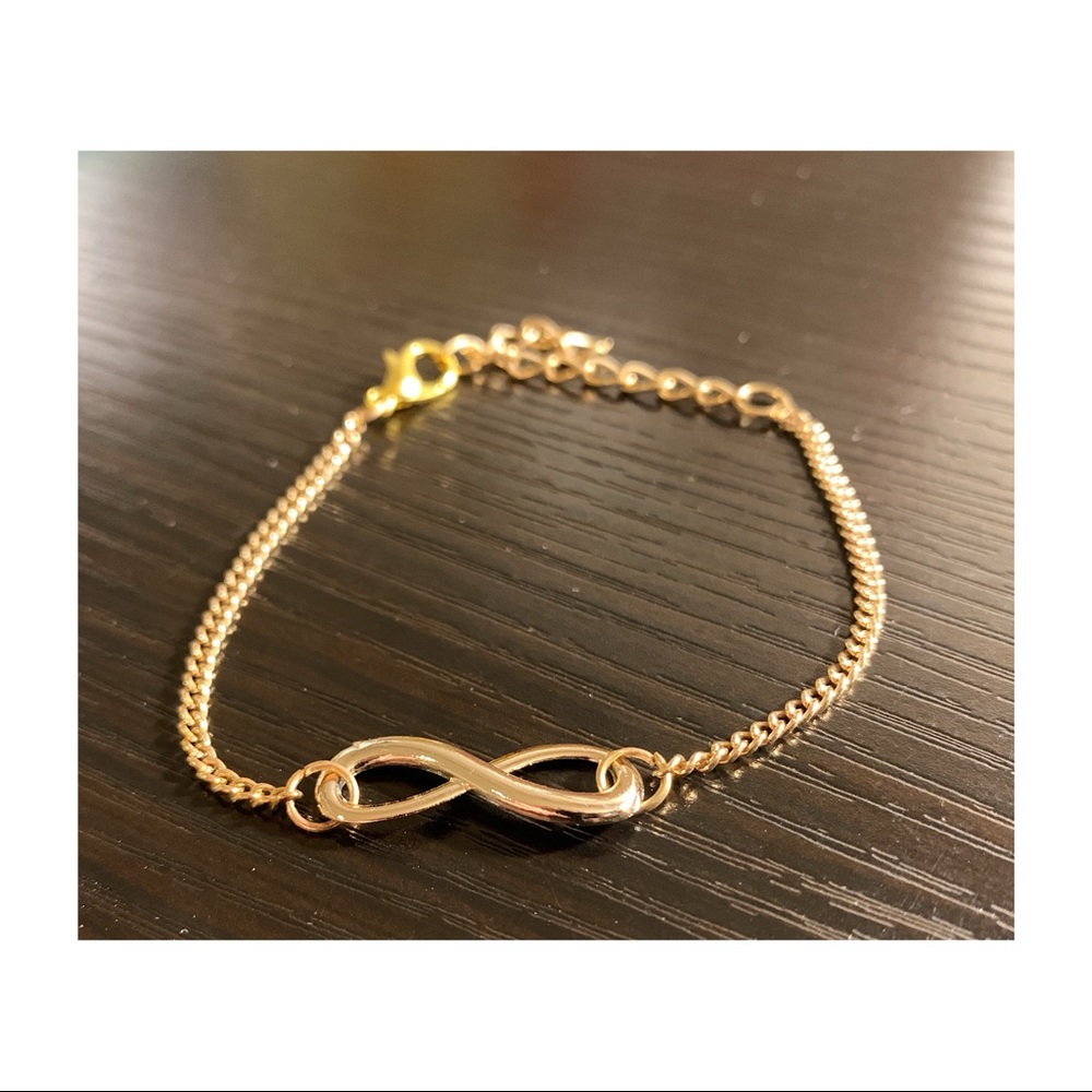 NWOT Infinity Design Gold-colored Bracelet